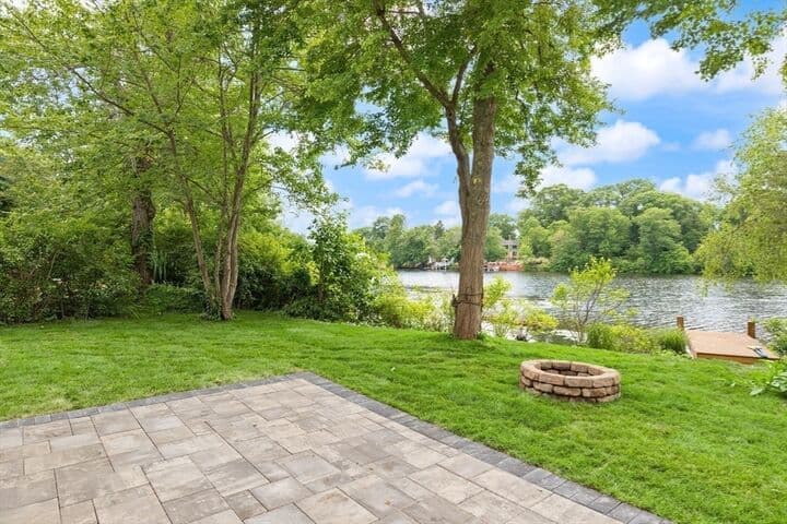 86 Lakeview Avenue — photo 2