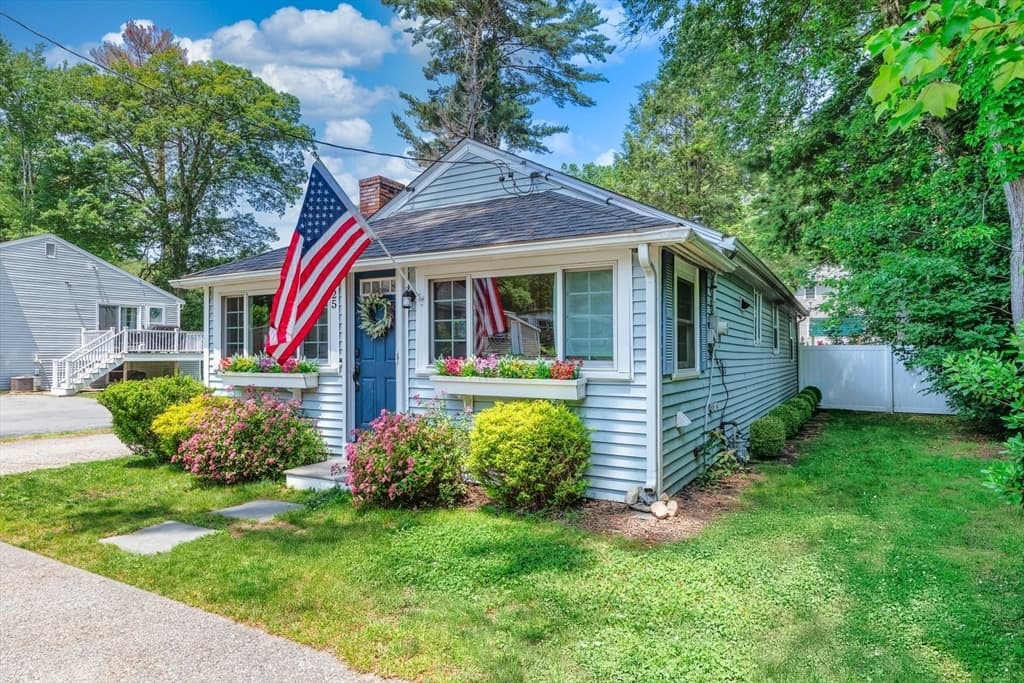25 12th Ave, Halifax, MA